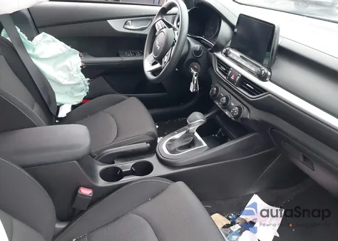 2024 Kia Forte Lxs z USA, uszkodzony, nr VIN 3KPF24AD4RE832586